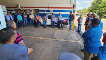 Foto 12: Prefeito Márcio Bidóia visita os departamentos municipais