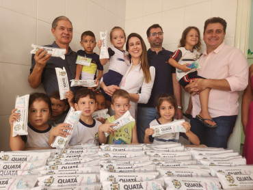 Foto 17: Alunos da Rede Municipal recebem kit de higiene bucal