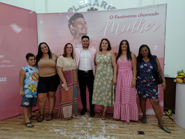 Foto 59: Show de mágica marca evento em especial ao Dia da Mulher