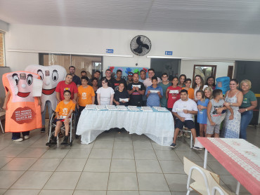 Foto 4: Alunos da Rede Municipal recebem kit de higiene bucal