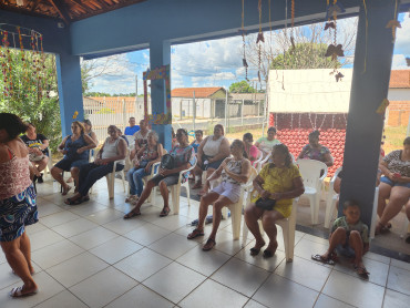 Foto 5: CRAS realiza tarde festiva de Carnaval para grupos de convivência