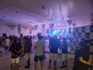 Foto 28: Carnaval 2025 em Quatá promoveu 5 dias de folia com marchinhas, pagode, axé e matinê