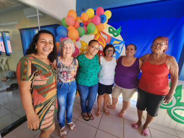 Foto 21: CRAS realiza tarde festiva de Carnaval para grupos de convivência