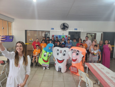 Foto 2: Alunos da Rede Municipal recebem kit de higiene bucal