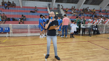 Foto 1: Cerimônia de estreia do Campeonato Municipal  de Futsal Livre