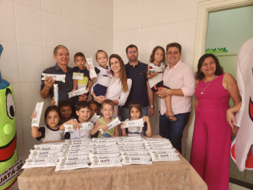 Foto 16: Alunos da Rede Municipal recebem kit de higiene bucal