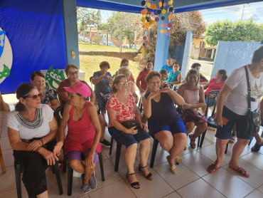 Foto 6: CRAS realiza tarde festiva de Carnaval para grupos de convivência