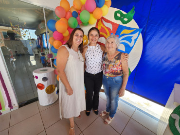 Foto 18: CRAS realiza tarde festiva de Carnaval para grupos de convivência