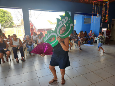 Foto 30: CRAS realiza tarde festiva de Carnaval para grupos de convivência