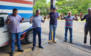 Foto 2: Prefeito Márcio Bidóia visita os departamentos municipais