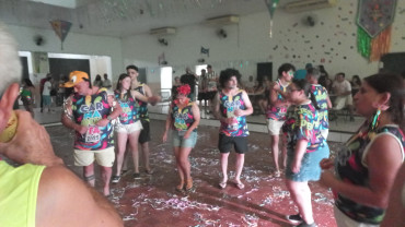 Foto 23: Carnaval 2025 em Quatá promoveu 5 dias de folia com marchinhas, pagode, axé e matinê