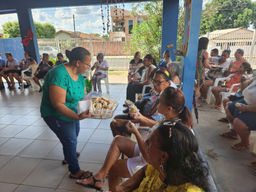 Foto 41: CRAS realiza tarde festiva de Carnaval para grupos de convivência