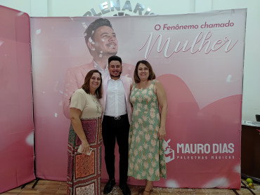 Foto 39: Show de mágica marca evento em especial ao Dia da Mulher