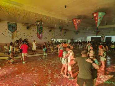 Foto 41: Carnaval 2025 em Quatá promoveu 5 dias de folia com marchinhas, pagode, axé e matinê